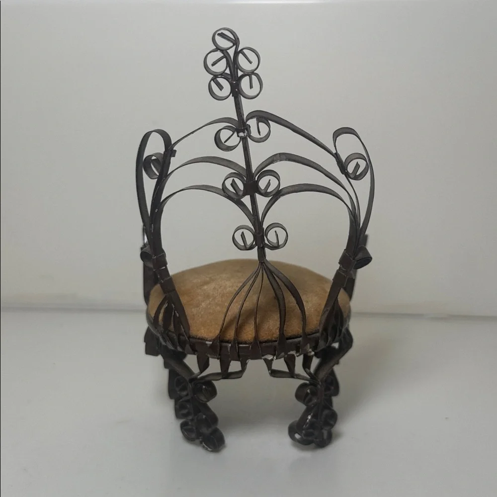 Vintage 70s Tin Can Chair Dollhouse Furniture, Tramp Art - Picture 3 of 5